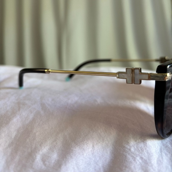 TIFFANY & CO Sunglasses - Picture 6 of 6